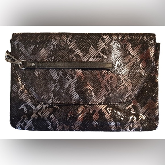 Metallic Snake Silvered/Black Soft Texture Synthetic Handbag Animal Print - Picture 3 of 6